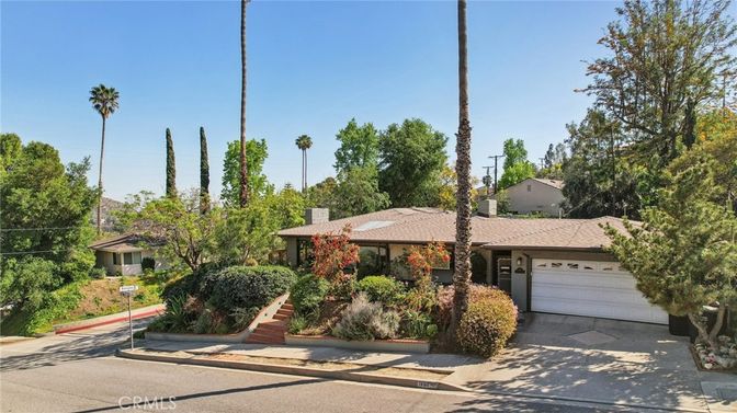 Attached, Exterior, Facade, Ranch