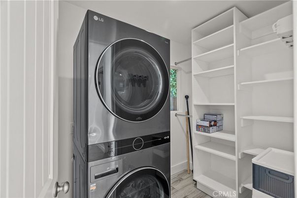 Interior, Utility Closets, Washer, Wood Texture Flooring