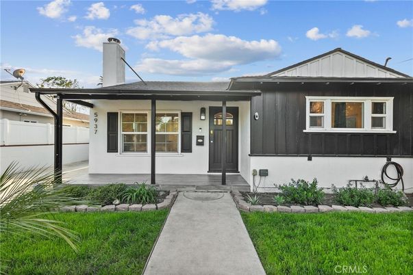 Exterior, Facade, Ranch
