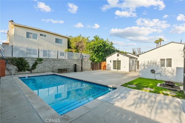 Exterior, Pool