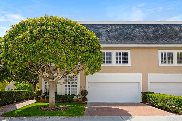 Attached, Exterior, Facade, Cape Cod