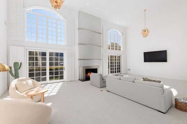 Chandelier, Fireplace, Interior, Living room, Pendant Lights, Recessed Lighting