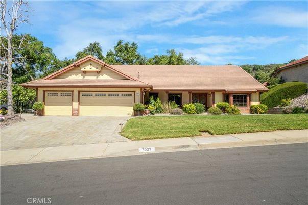Attached, Exterior, Facade, Ranch