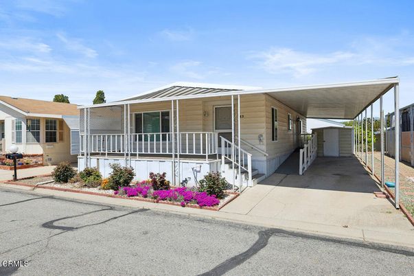 Exterior, Facade, Ranch