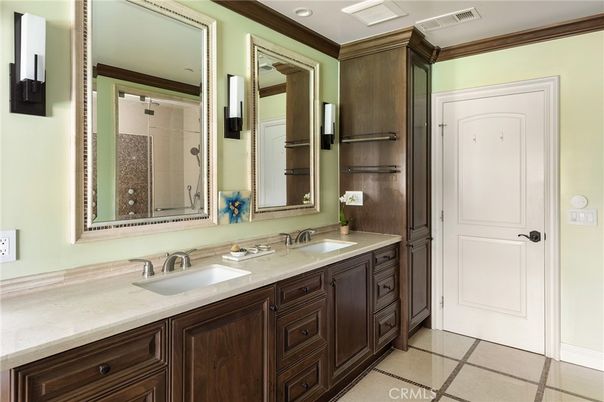 Bathroom, Dual Sink Vanities, Interior, Recessed Lighting