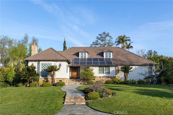 Backyard, Exterior, Facade, Ranch