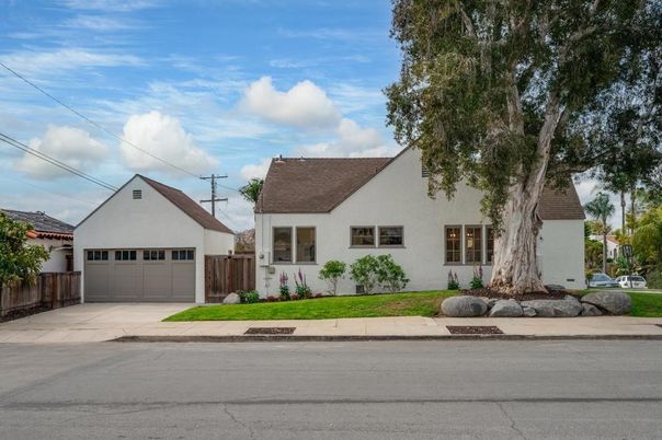 Attached, Exterior, Facade, Farmhouse