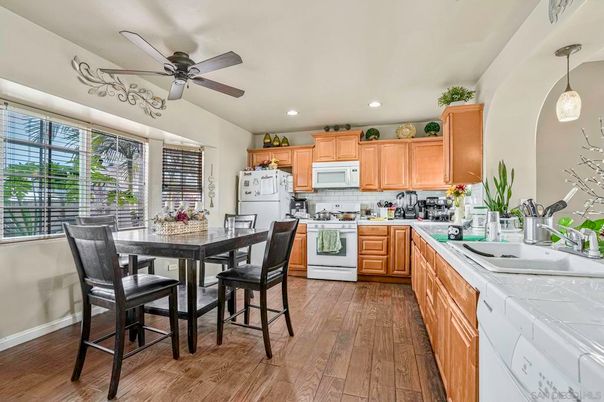 Dining room, Interior, Kitchen, Pendant Lights, Recessed Lighting, Wood Texture Flooring
