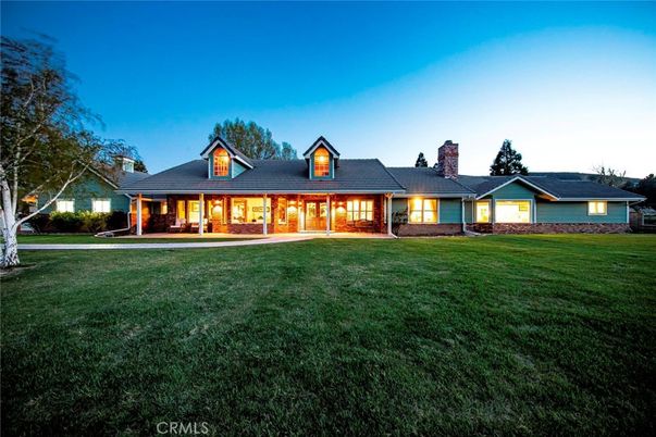 Backyard, Exterior, Facade, Cape Cod