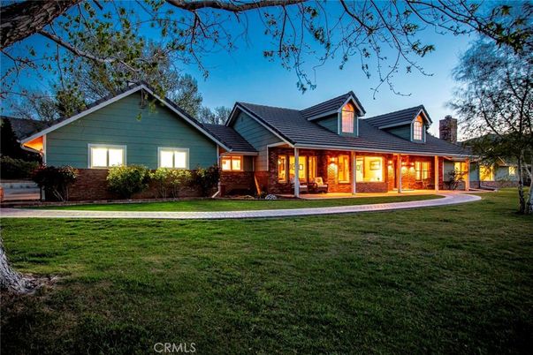Backyard, Exterior, Facade, Ranch