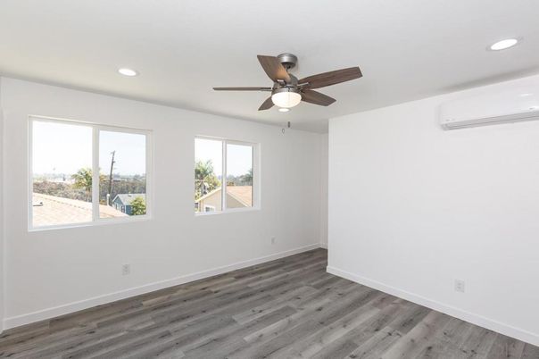 Empty room, Interior, Recessed Lighting, Wood Texture Flooring