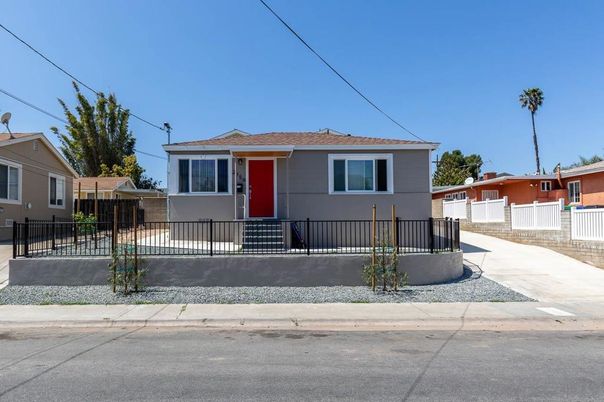 Exterior, Facade, Ranch