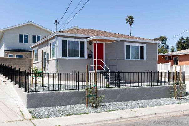 Exterior, Facade, American Craftsman