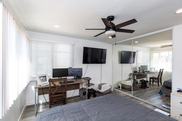 Home Office, Interior, Recessed Lighting, Wood Texture Flooring