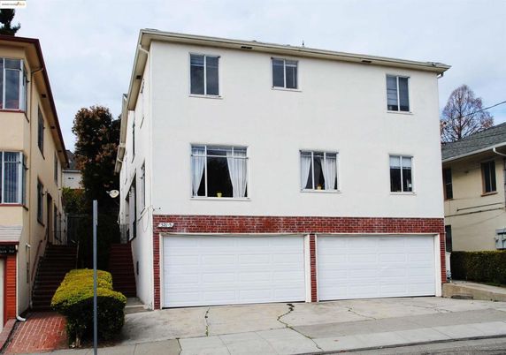 Attached, Exterior, Facade, Brick Facade, Rowhouse