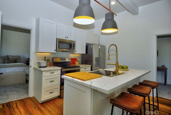 Bedroom, Interior, Kitchen, Pendant Lights, Stainless Steel Appliances, Wood Texture Flooring