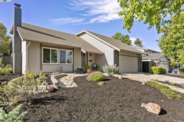 Attached, Exterior, Facade, Ranch