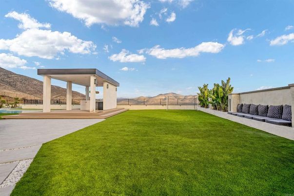 Backyard, Exterior