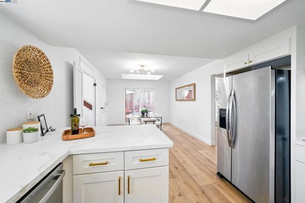 Dining room, Interior, Kitchen, Stainless Steel Appliances, Wood Texture Flooring