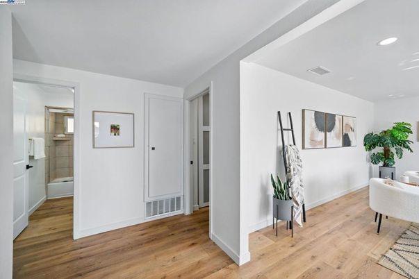 Interior, Recessed Lighting, Wood Texture Flooring