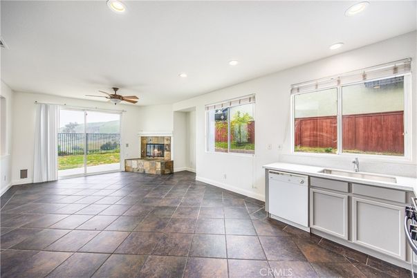Fireplace, Interior, Kitchen, Recessed Lighting