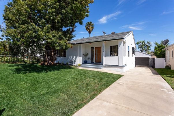 Backyard, Exterior, Facade, Ranch