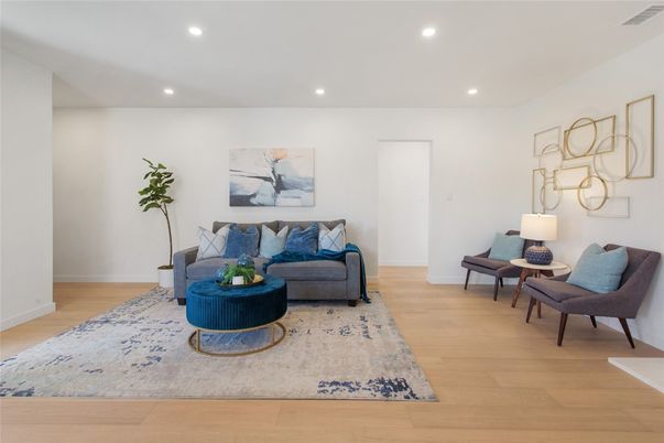 Interior, Living room, Recessed Lighting, Wood Texture Flooring