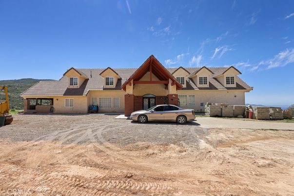 Backyard, Exterior, Facade, Brick Facade, Log Home