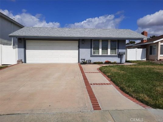 Attached, Exterior, Facade, Ranch