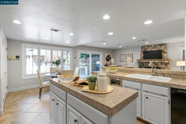 Dining room, Interior, Kitchen, Recessed Lighting