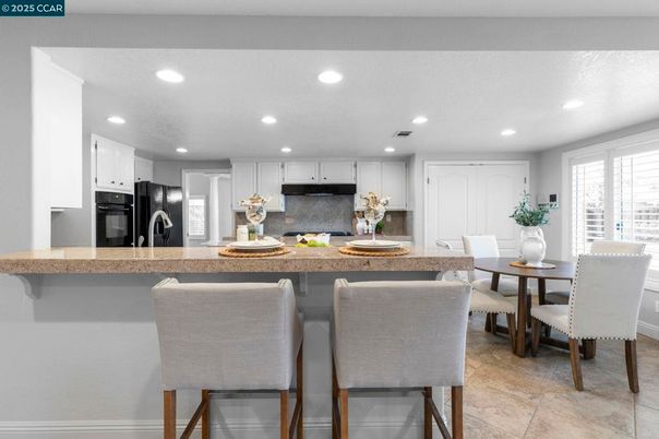 Dining room, Interior, Kitchen, Recessed Lighting, Stainless Steel Appliances