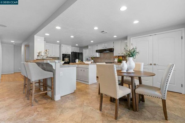 Dining room, Interior, Kitchen, Recessed Lighting, Stainless Steel Appliances