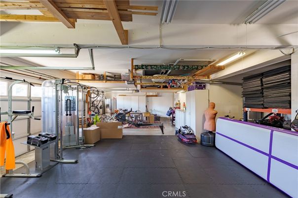 Fitness Equipment, Garage, Interior, Wooden Beams