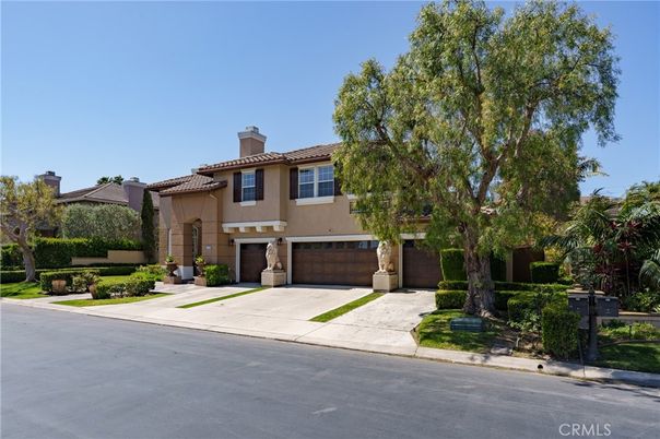 Attached, Exterior, Facade, Mediterranean