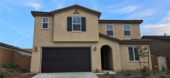 Attached, Exterior, Facade, Mediterranean