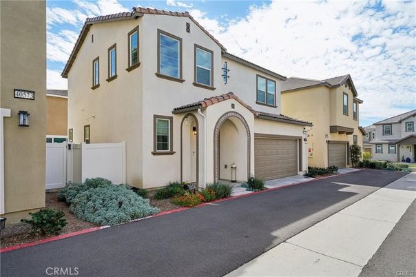 Attached, Exterior, Facade, Mediterranean