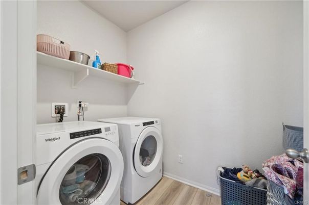 Interior, Washer, Wood Texture Flooring