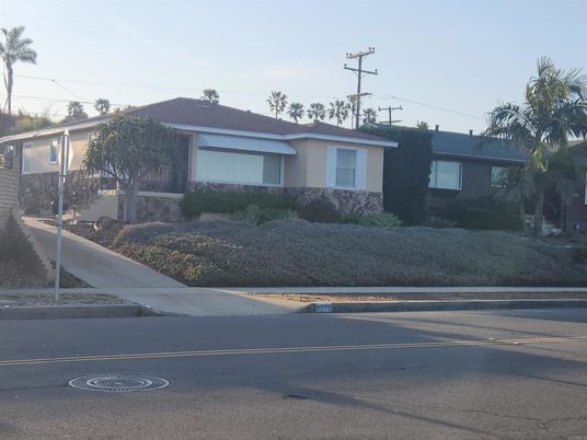 Attached, Exterior, Facade, Ranch