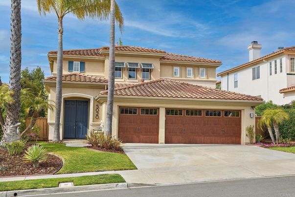 Attached, Exterior, Facade, Mediterranean