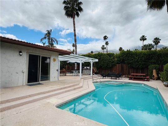 Exterior, Pool