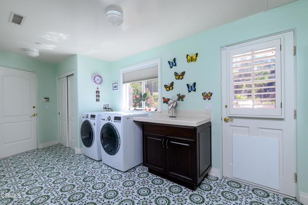 Interior, Washer
