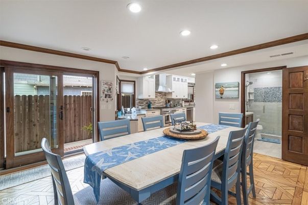 Dining room, Interior, Kitchen, Recessed Lighting, Wood Texture Flooring