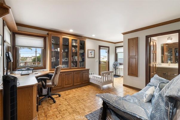 Home Office, Interior, Recessed Lighting, Wood Texture Flooring
