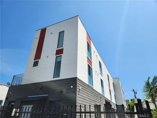 Exterior, Facade, Modern