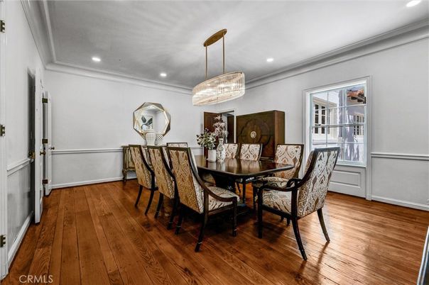 Chandelier, Dining room, Interior, Recessed Lighting, Wood Texture Flooring
