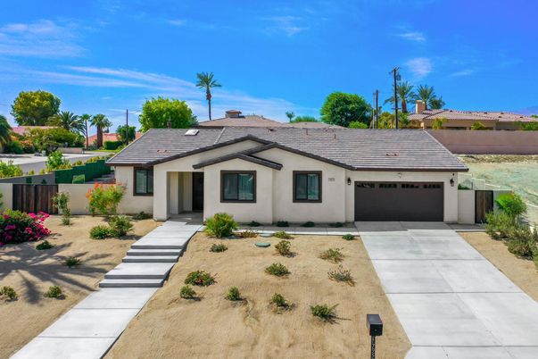 Attached, Exterior, Facade, Ranch