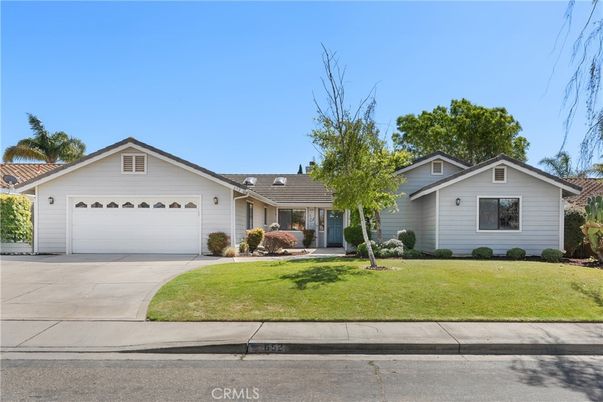 Attached, Exterior, Facade, Ranch