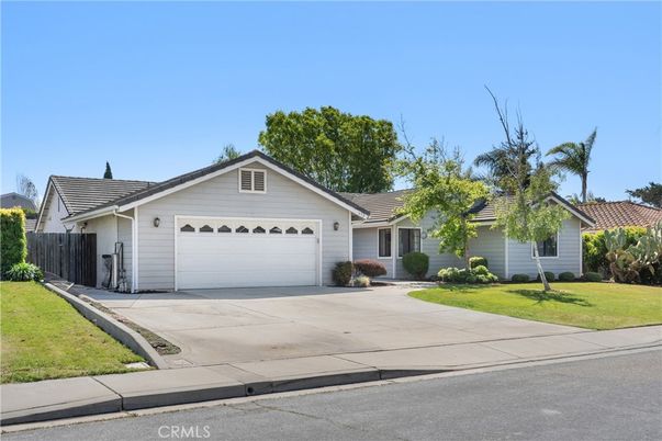Attached, Exterior, Facade, Ranch