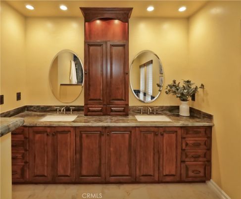 Bathroom, Dual Sink Vanities, Interior, Recessed Lighting