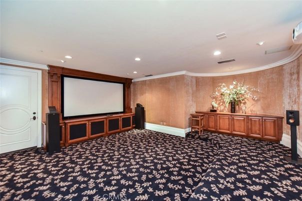 Interior, Projection Screen, Recessed Lighting, Theatre Room
